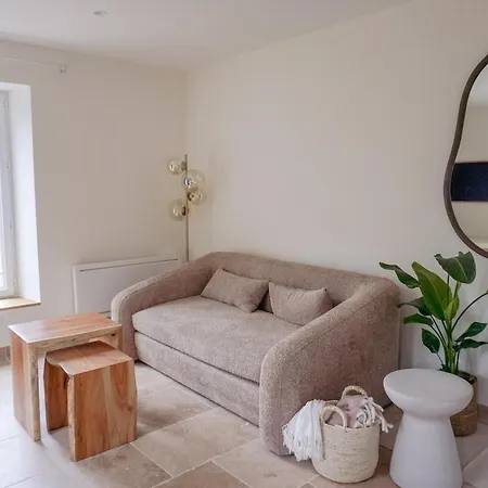 Les Voiles Blanches - Dans Un Chateau * كان