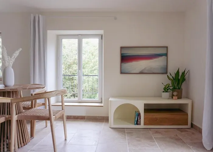 Les Voiles Blanches - Dans Un Château Caen