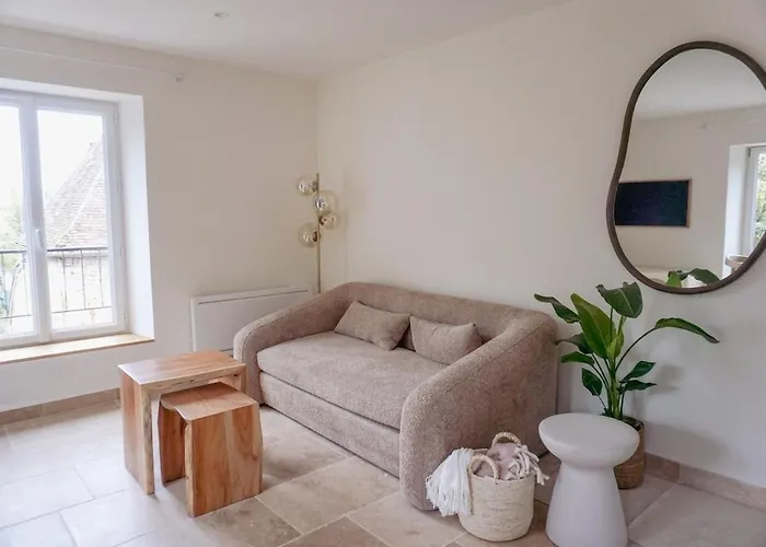 Les Voiles Blanches - Dans Un Château * Caen