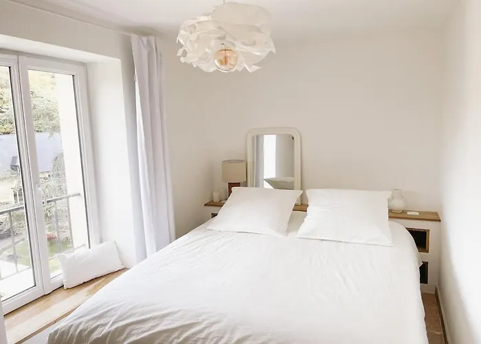 Les Voiles Blanches - Dans Un Château Appartement