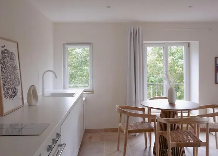 Les Voiles Blanches - Dans Un Château * Caen